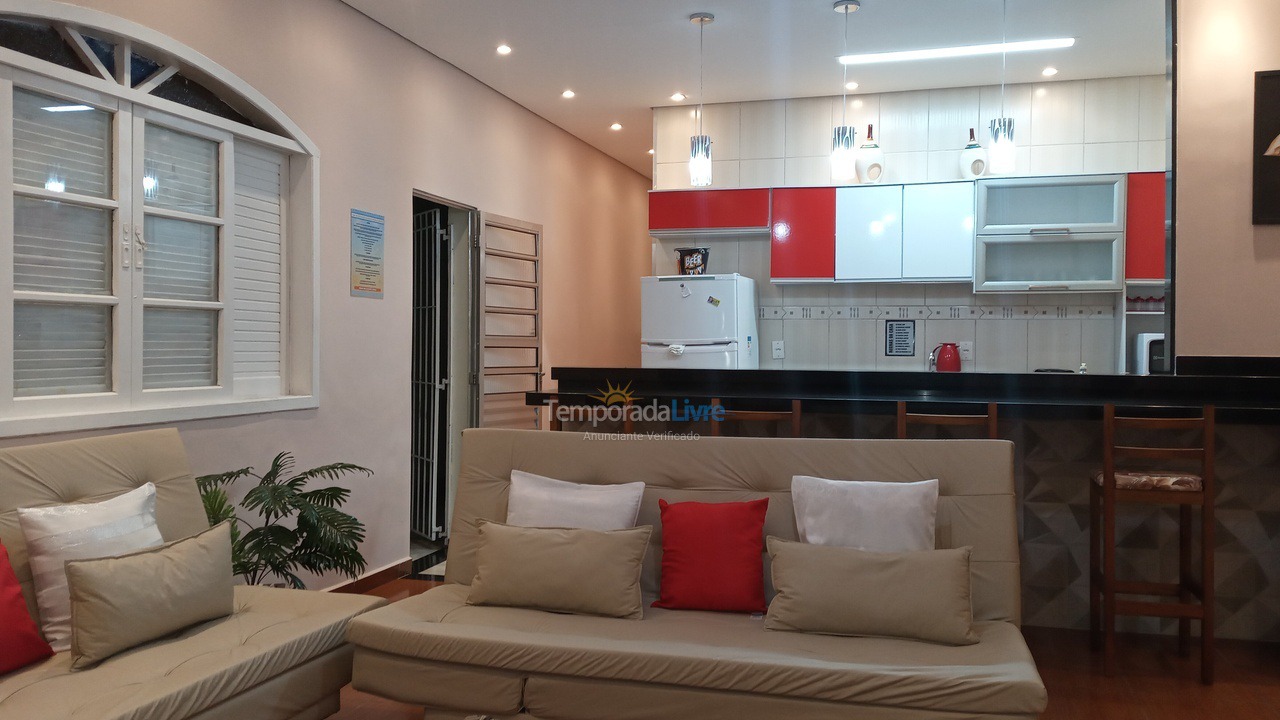 Casa para aluguel de temporada em Praia Grande (Vila Mirim)