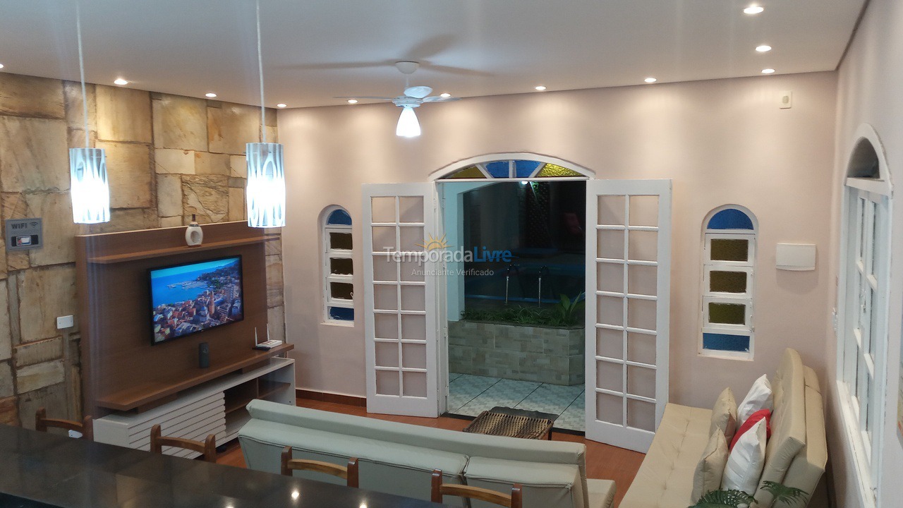 Casa para aluguel de temporada em Praia Grande (Vila Mirim)