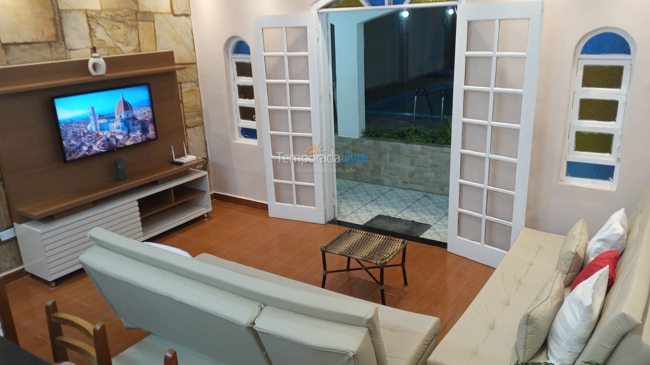 Casa para aluguel de temporada em Praia Grande (Vila Mirim)