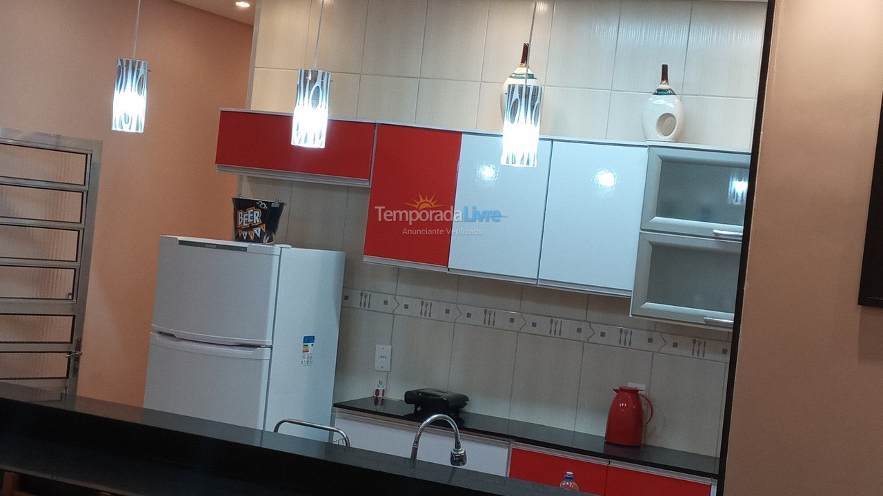 Casa para aluguel de temporada em Praia Grande (Vila Mirim)