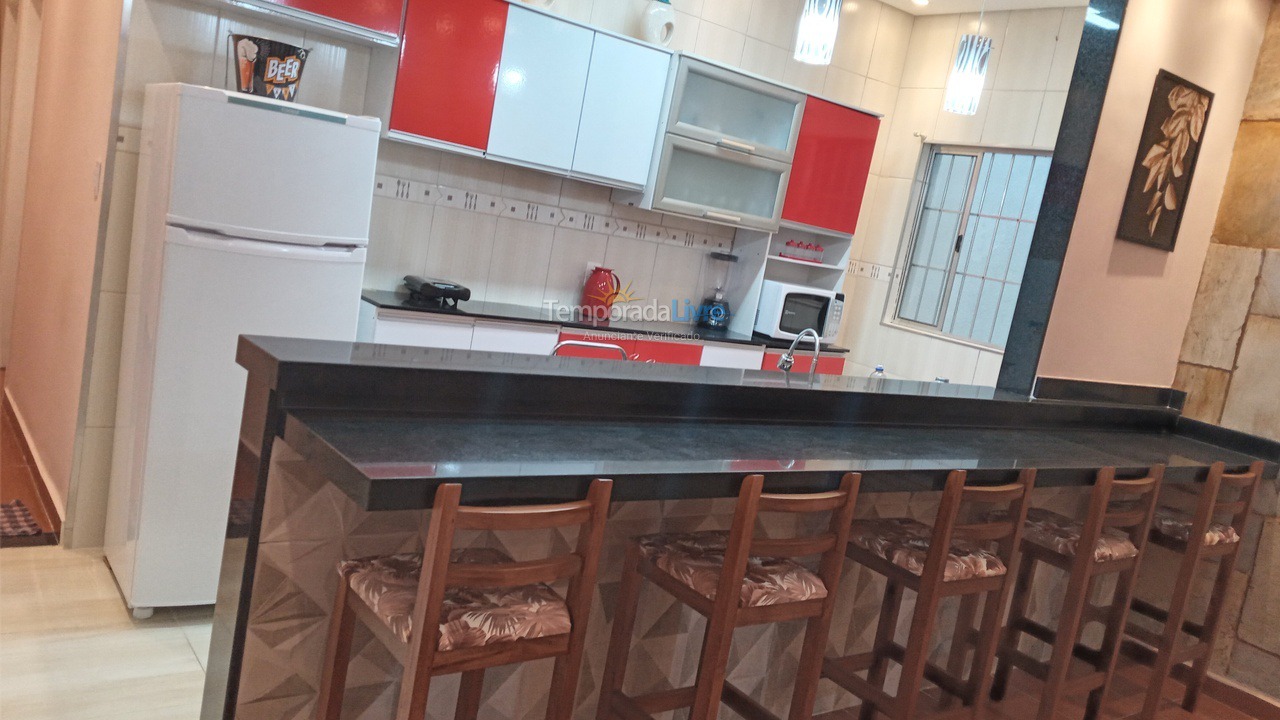 Casa para aluguel de temporada em Praia Grande (Vila Mirim)