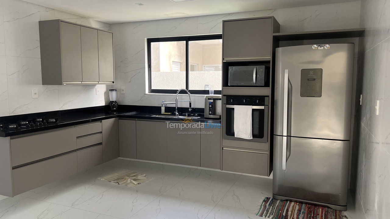 Casa para aluguel de temporada em Camaçari (Praia de Guarajuba)