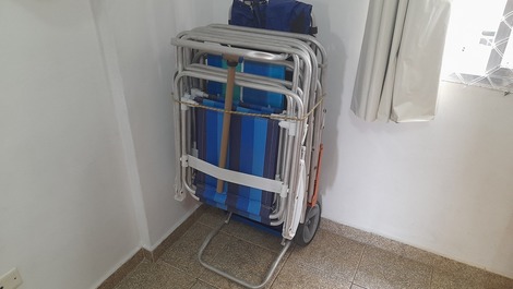 Close to the beach and Aquarium. Full support during hosting.