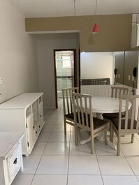 Excelente apto, 1 quarto, 30 mts da praia e 250 mts do Centrinho