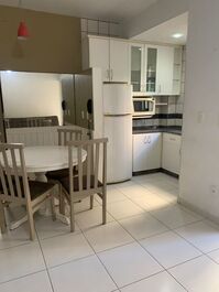 Excelente apto, 1 quarto, 30 mts da praia e 250 mts do Centrinho