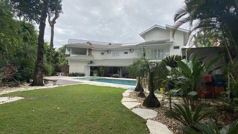 Mansion in Riviera de São Lourenço