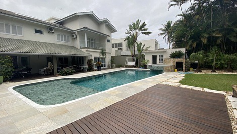 Mansion in Riviera de São Lourenço