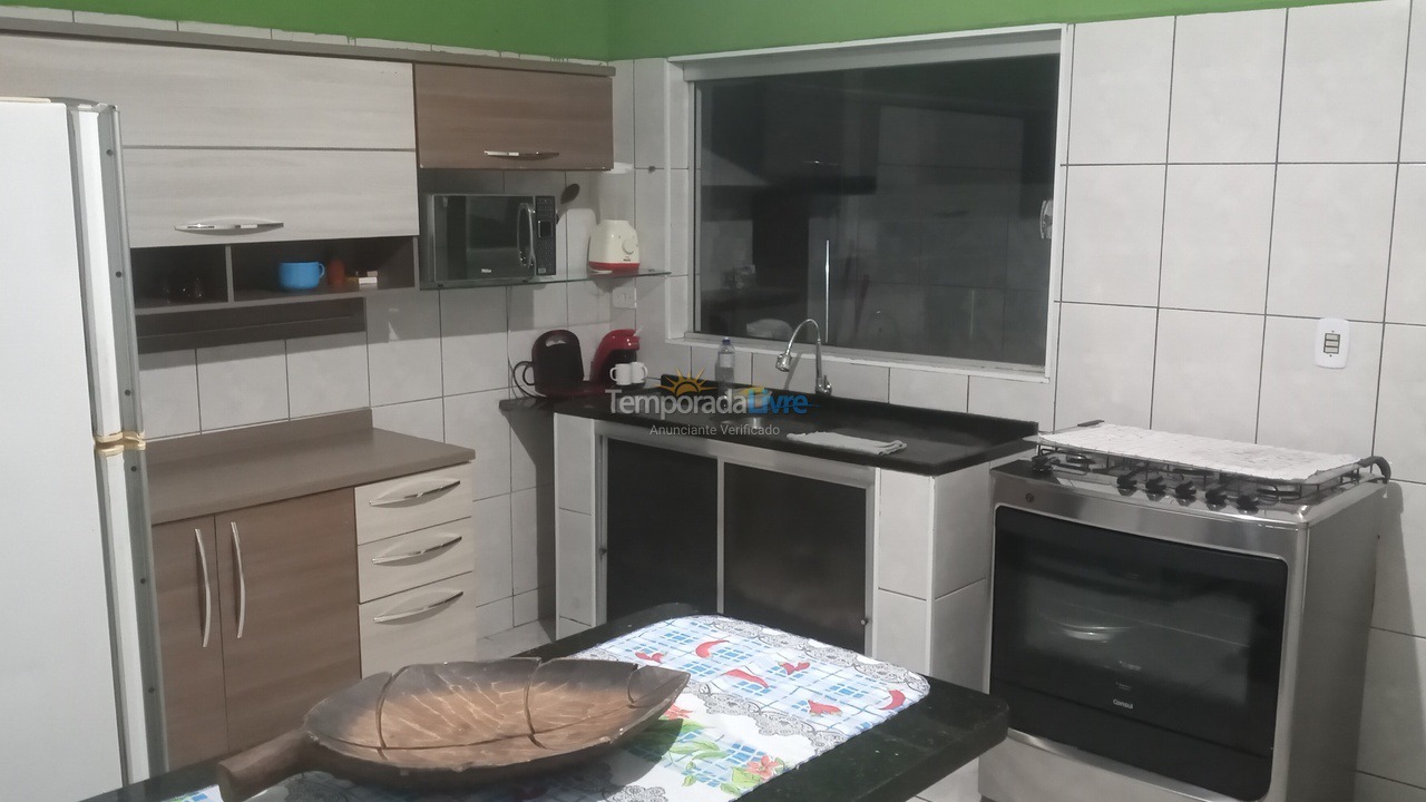 Casa para aluguel de temporada em Ubatuba (Pereque Açu)