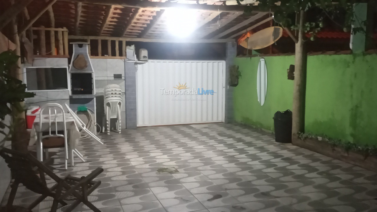 Casa para aluguel de temporada em Ubatuba (Pereque Açu)