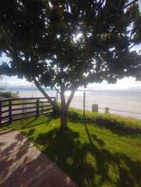 SEU APARTAMENTO PÉ NA AREIA NA PRAIA DE CANASVIEIRAS!