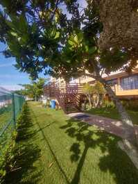 SEU APARTAMENTO PÉ NA AREIA NA PRAIA DE CANASVIEIRAS!