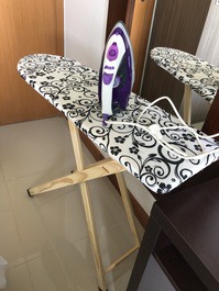 Taboa e ferro de passar roupas