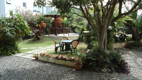 Vista do jardim e do estacionamento