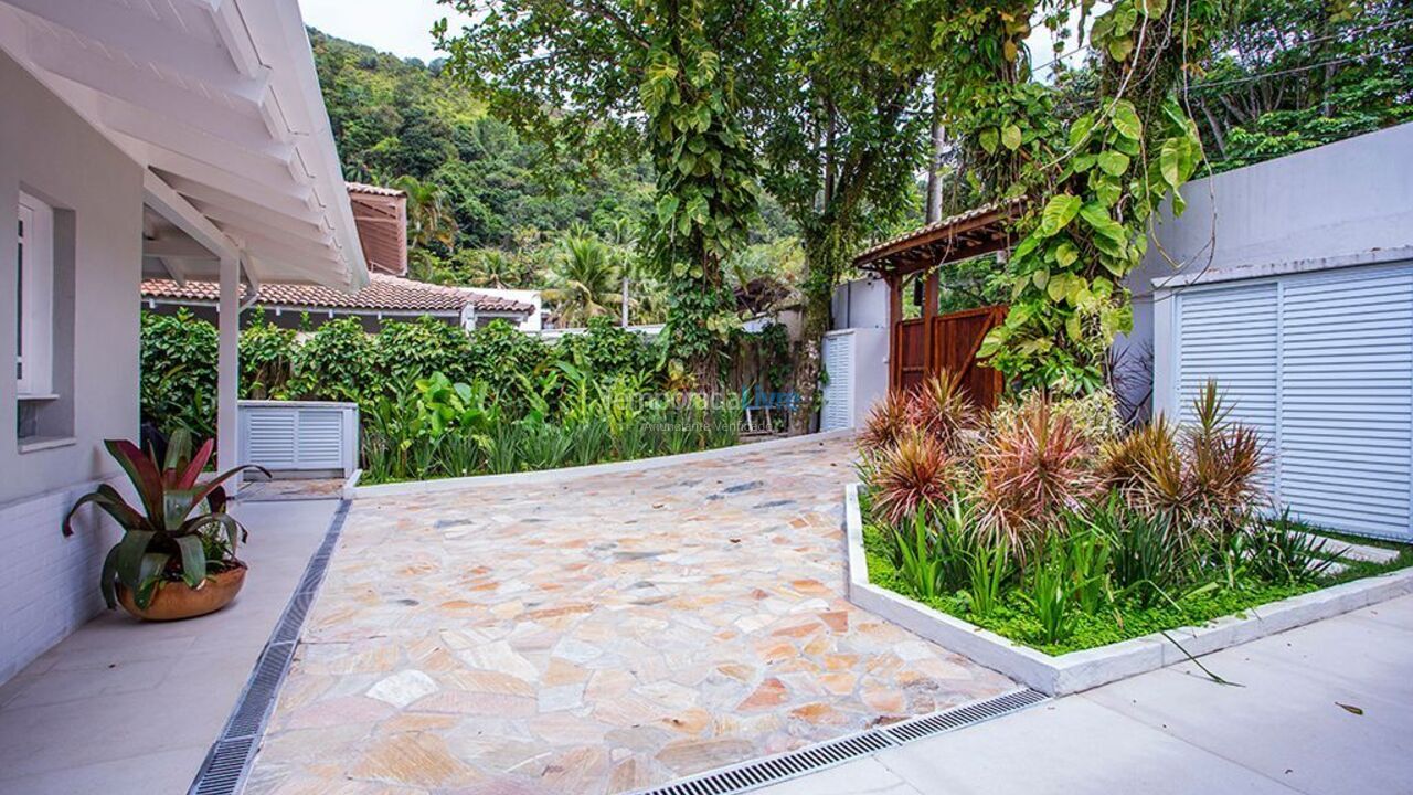 Casa para aluguel de temporada em São Sebastião (Camburi)