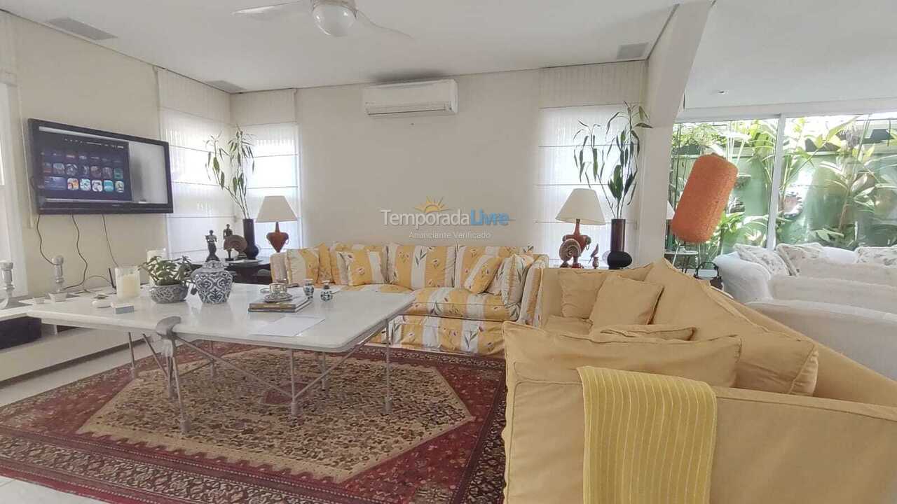 Casa para alquiler de vacaciones em São Sebastião (Praia da Baleia)