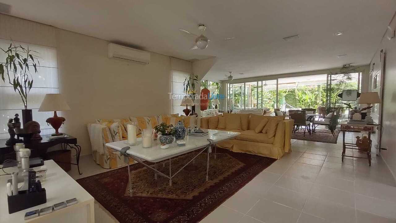 Casa para alquiler de vacaciones em São Sebastião (Praia da Baleia)