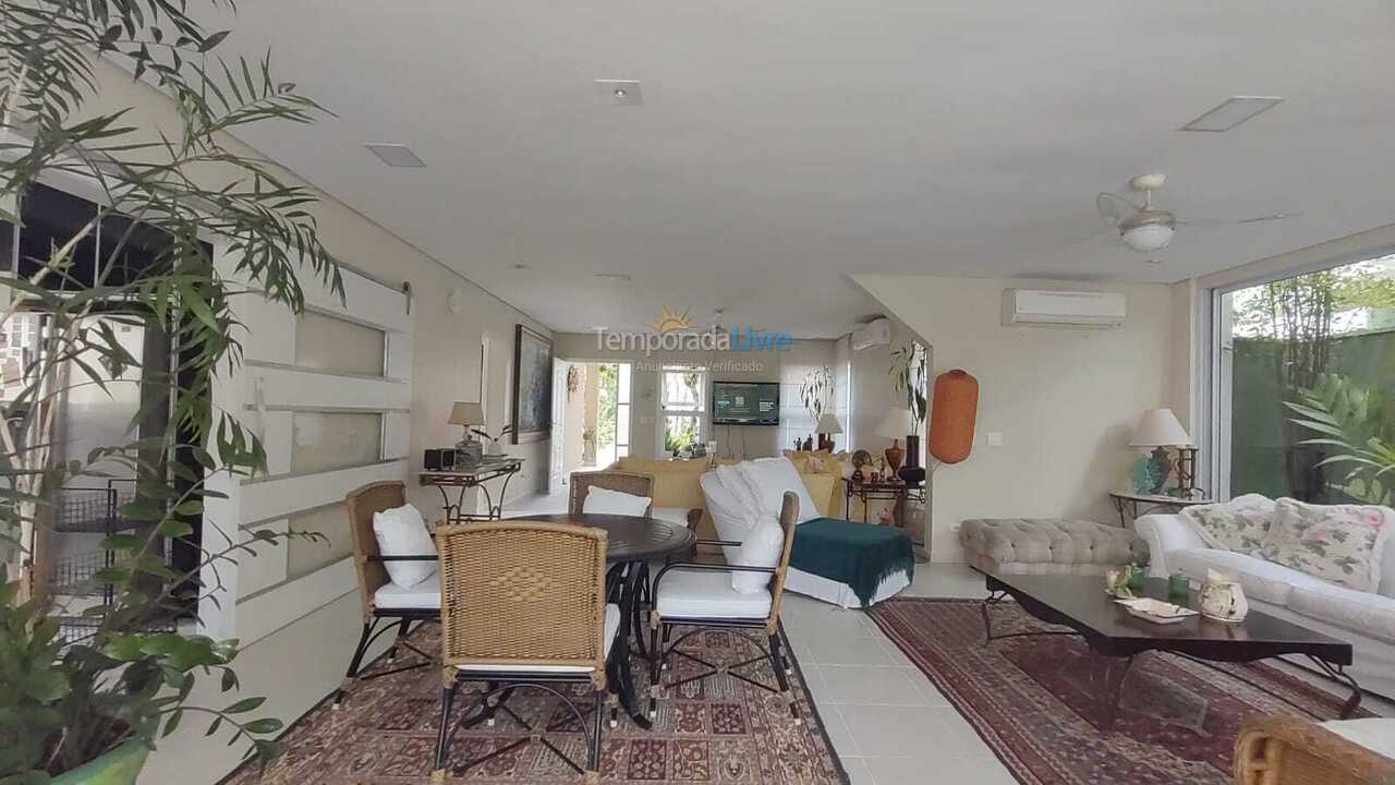 Casa para alquiler de vacaciones em São Sebastião (Praia da Baleia)