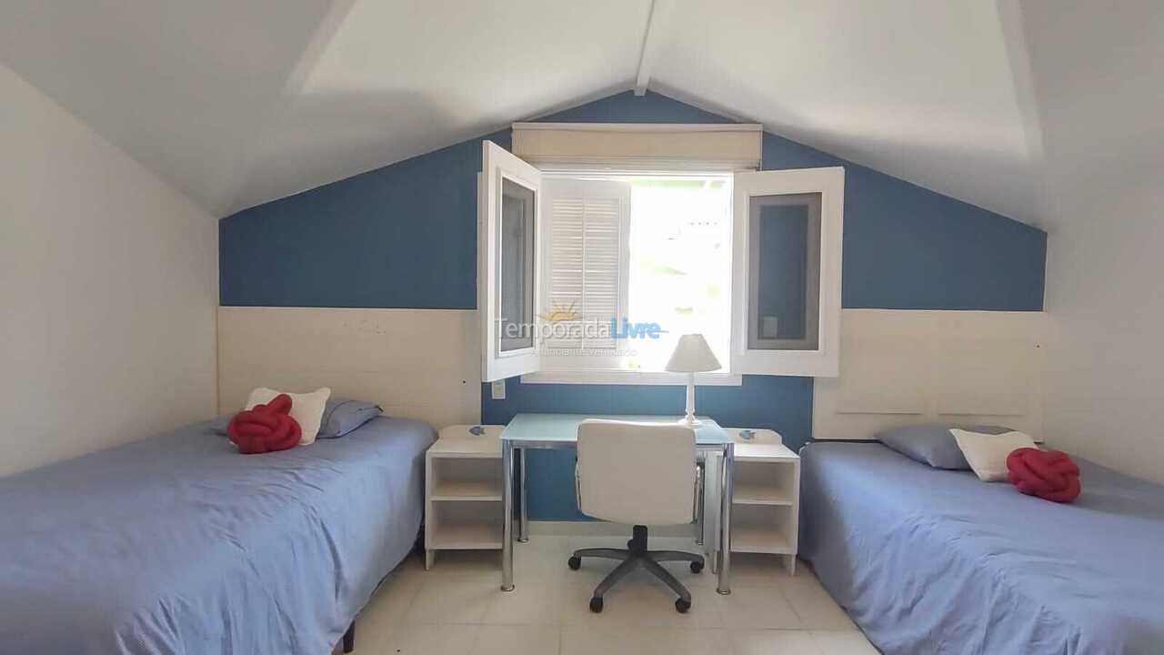 Casa para alquiler de vacaciones em São Sebastião (Praia da Baleia)