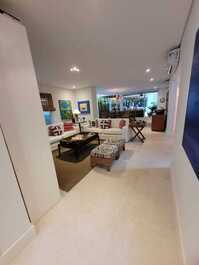 CASA ACONCHEGANTE NA PRAIA DA BALEIA