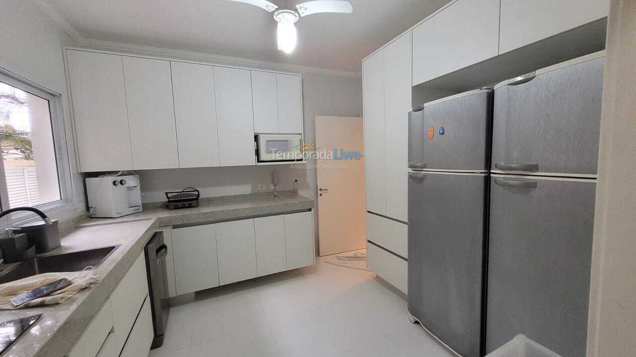 Casa para aluguel de temporada em São Sebastião (Praia da Baleia)