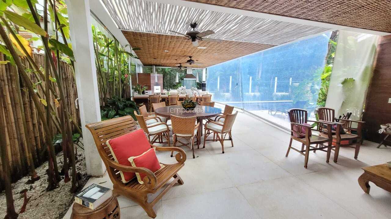 Casa para aluguel de temporada em São Sebastião (Praia da Baleia)