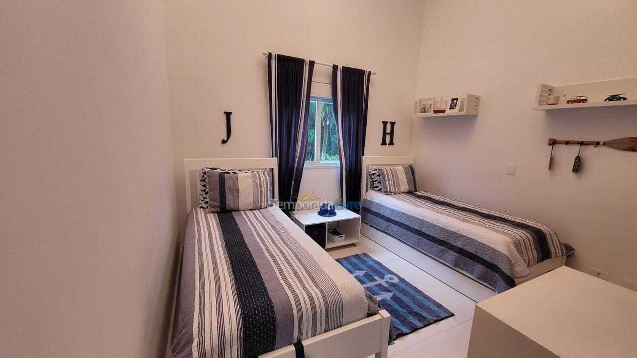 Casa para aluguel de temporada em São Sebastião (Praia da Baleia)