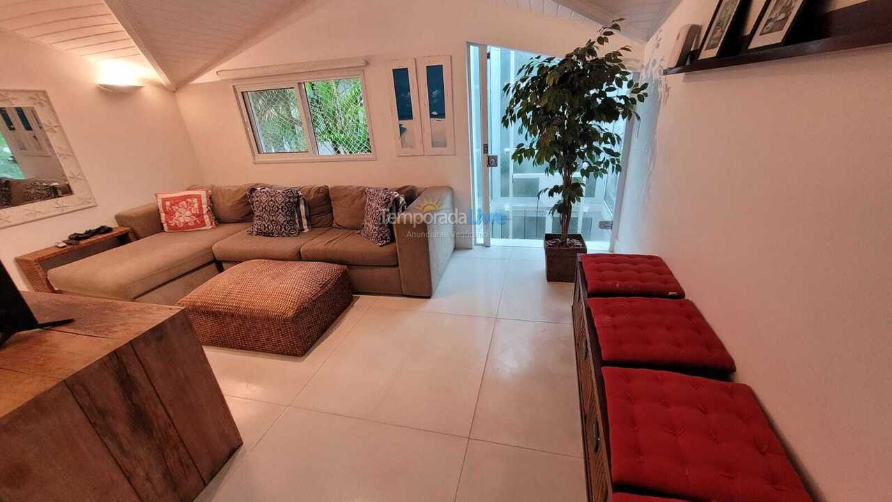 Casa para aluguel de temporada em São Sebastião (Praia da Baleia)