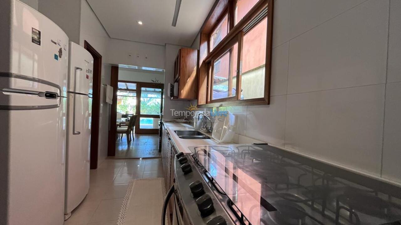 Casa para alquiler de vacaciones em São Sebastião (Praia Barra do Una)