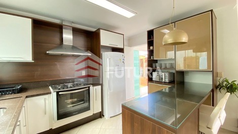 CASA COM PISCINA ALUGUEL DE TEMPORADA- MARISCAL- BOMBINHAS/SC (LC105F)