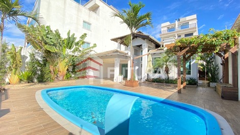 CASA COM PISCINA ALUGUEL DE TEMPORADA- MARISCAL- BOMBINHAS/SC (LC105F)
