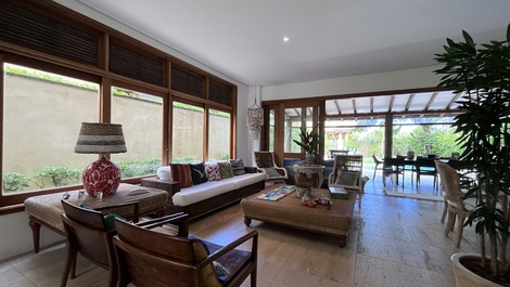 CASA EN LA PLAYA DE BARRA DO UNA