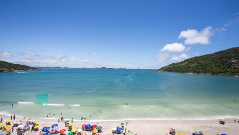 Foto da prainha tirada da cobertura do condomínio 
