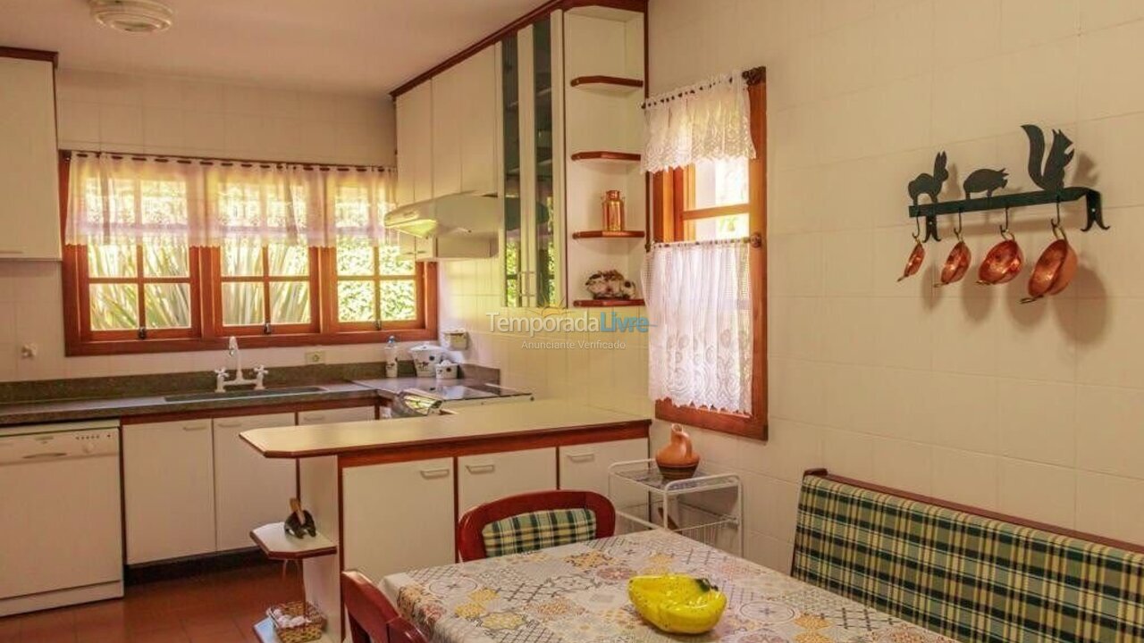 Apartment for vacation rental in Campos do Jordão (Capivari)