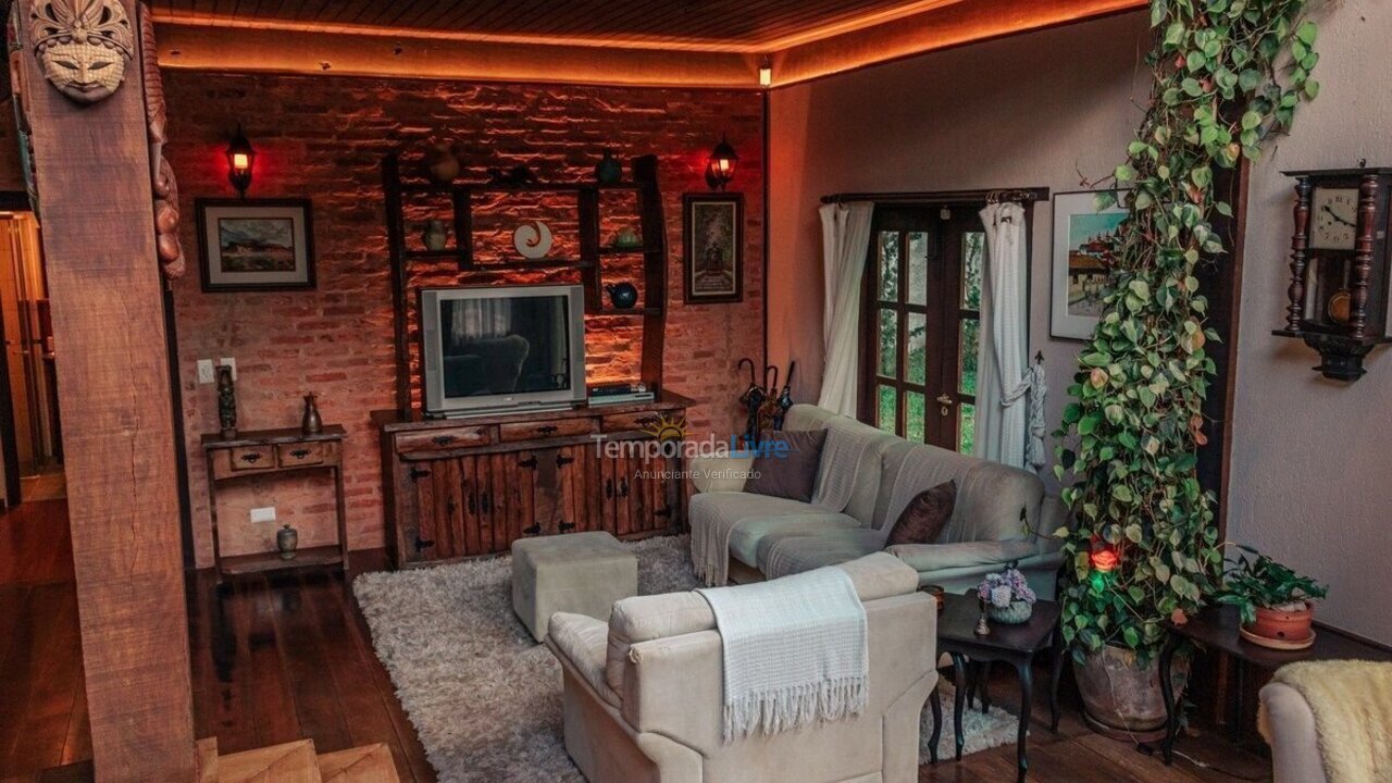 Casa para aluguel de temporada em Campos do Jordão (Pedra do Fogo)