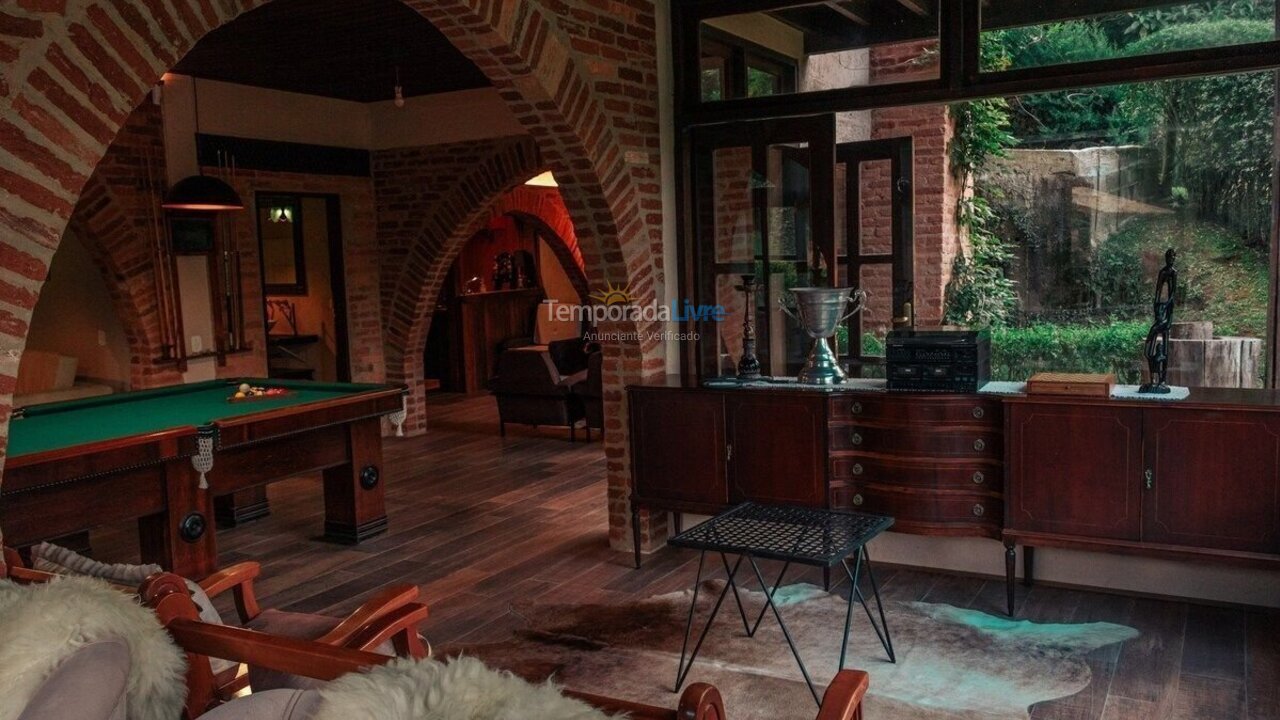 Casa para aluguel de temporada em Campos do Jordão (Pedra do Fogo)