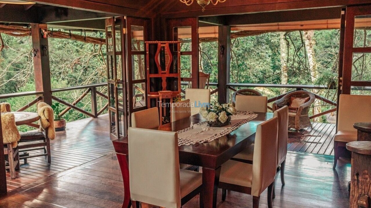 Casa para aluguel de temporada em Campos do Jordão (Pedra do Fogo)