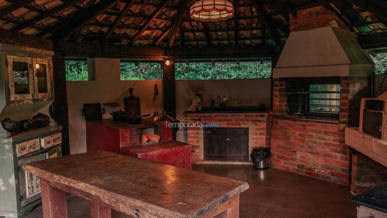 Casa para aluguel de temporada em Campos do Jordão (Pedra do Fogo)