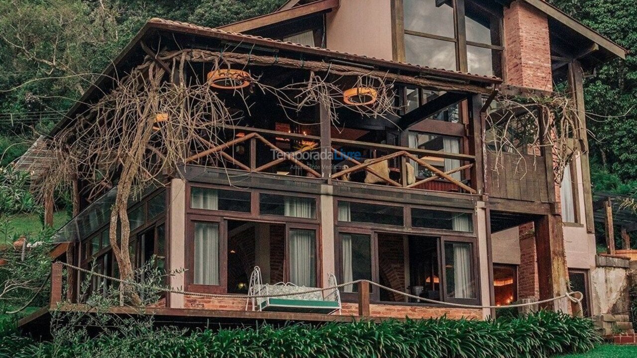 Casa para aluguel de temporada em Campos do Jordão (Pedra do Fogo)