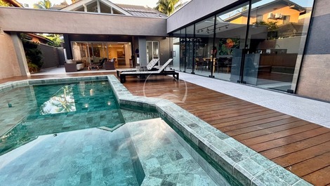 Mansion on the Riviera, 5 bedrooms at 260m from the beach