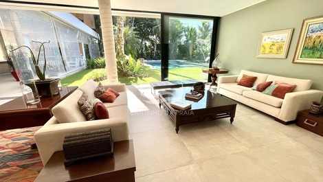 Exclusive mansion with 6 suites, high standard on the Riviera de São Lourenço: