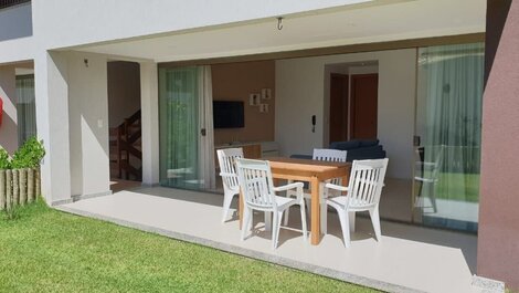 Apartamento con jardín