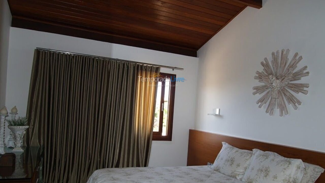 Casa para aluguel de temporada em Mata de São João (Imbassaí)