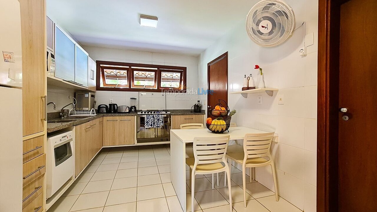 Casa para aluguel de temporada em Mata de São João (Imbassaí)