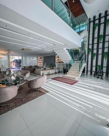 DEL LAGO, SOPHISTICATED MANSION VERY WELL ASSEMBLED AND DECORATED! TB MONTHLY!