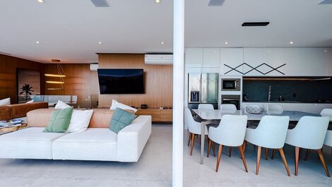 Ático dúplex con piscina infinita y vistas panorámicas al mar