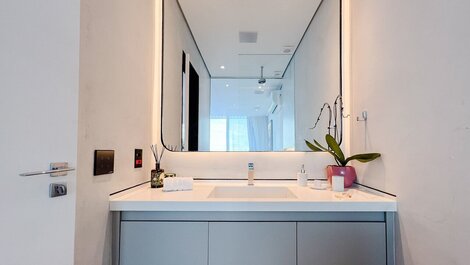 Ático dúplex con piscina infinita y vistas panorámicas al mar