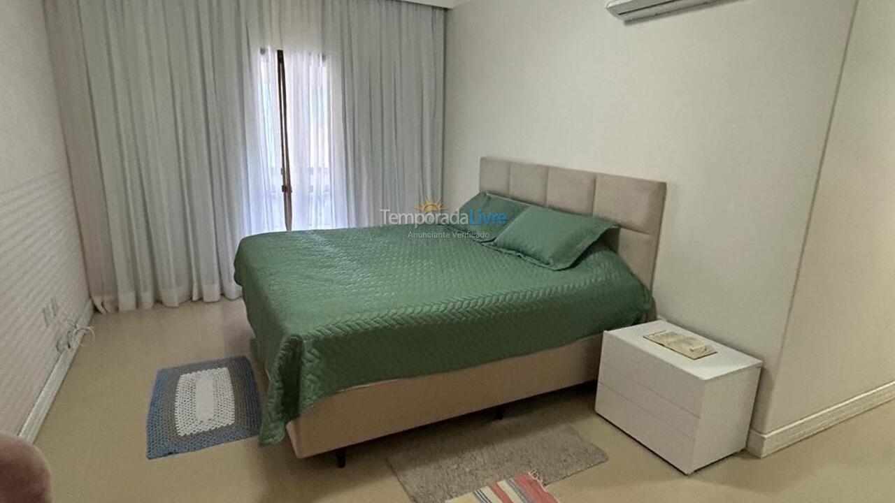 Apartment for vacation rental in Itapema (Centro)