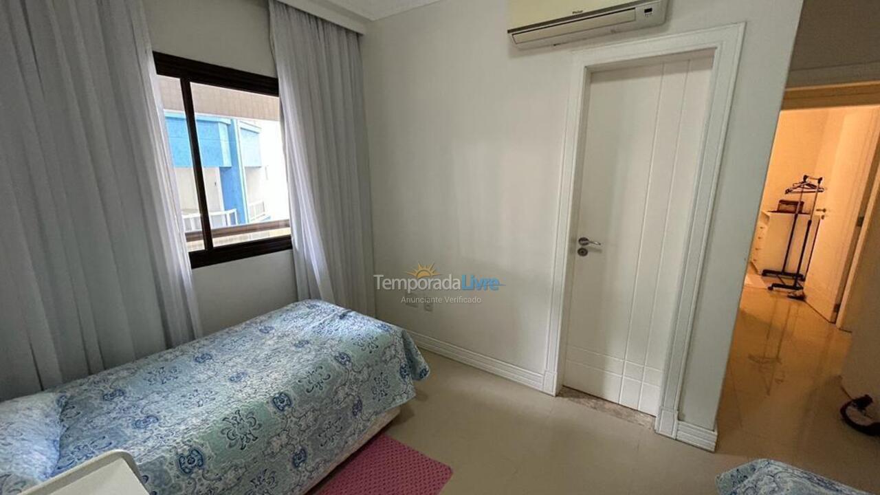 Apartment for vacation rental in Itapema (Centro)