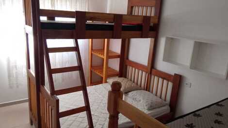 Cama de casal com beliche 