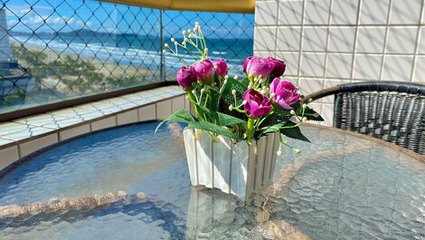 M009- EDIFICIO FRENTE AL MAR CON PISCINA 1 DORM (11) 98167-1362